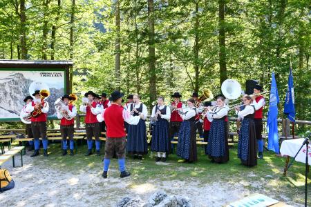 Slavnostni vstop v družino Gorniških vasi (foto: Miloš Kozan)