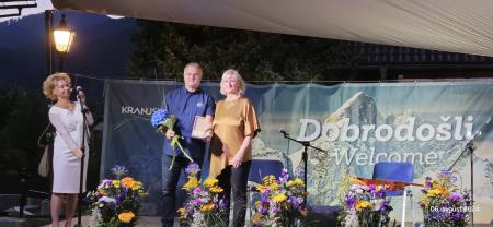 Zlati grb Občine Kranjska Gora je prejel Marko Gracer, ki je kot glavni trener in strokovni vodja pomembno prispeval k največjim dosežkom slovenskega teka na smučeh.