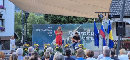 Dogodek je popestrila Eva Hren s kitaristom Gašperjem Kržmancem.